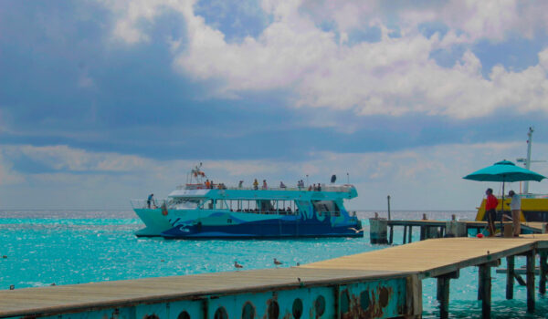 ferry de parque garrafon en marina aquatours