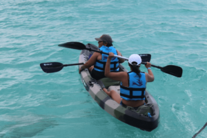 hacer kayak en familia en isla mujeres