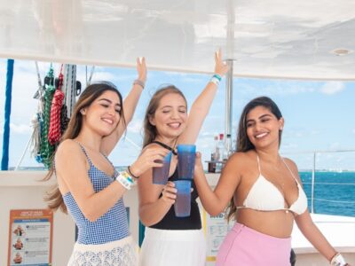 descubre los mejores tours de catamaran cerca de cancun