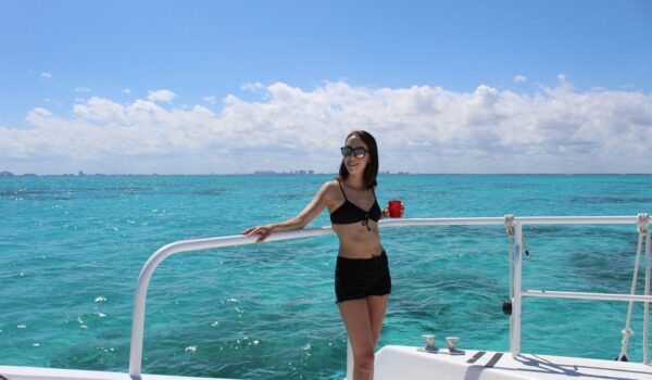 precio de un catamaran tour a isla mujeres