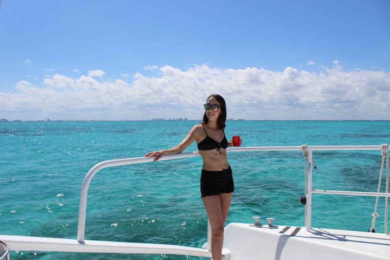 precio de un catamaran tour a isla mujeres